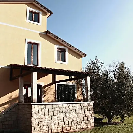 Private Nela Guest house Karigador