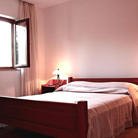 Guest house Private Nela Karigador